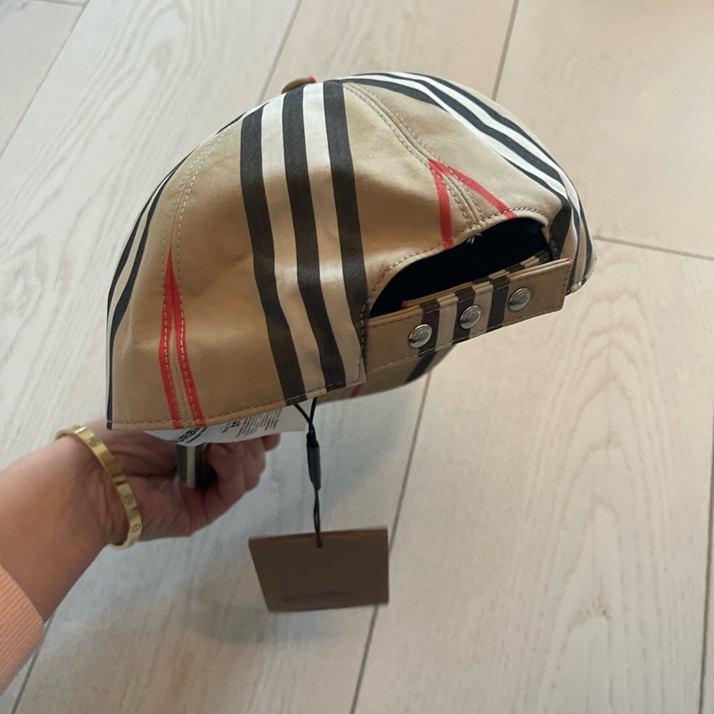 Burberry traditional patterned hat- brand new style